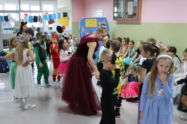 b_1024_768_0_00_images_2023_2024_Swietlica_Bajkowe_Swieto_402485821_805314838063133_8466275145710510646_n